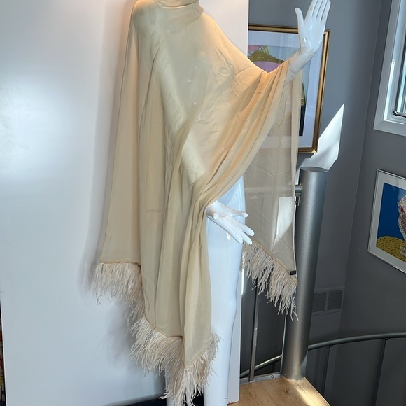 Gucci Vintage Rare Authentic 100% Silk Natural Feather Wrap Shawl 72” x 31” - Picture 1 of 16
